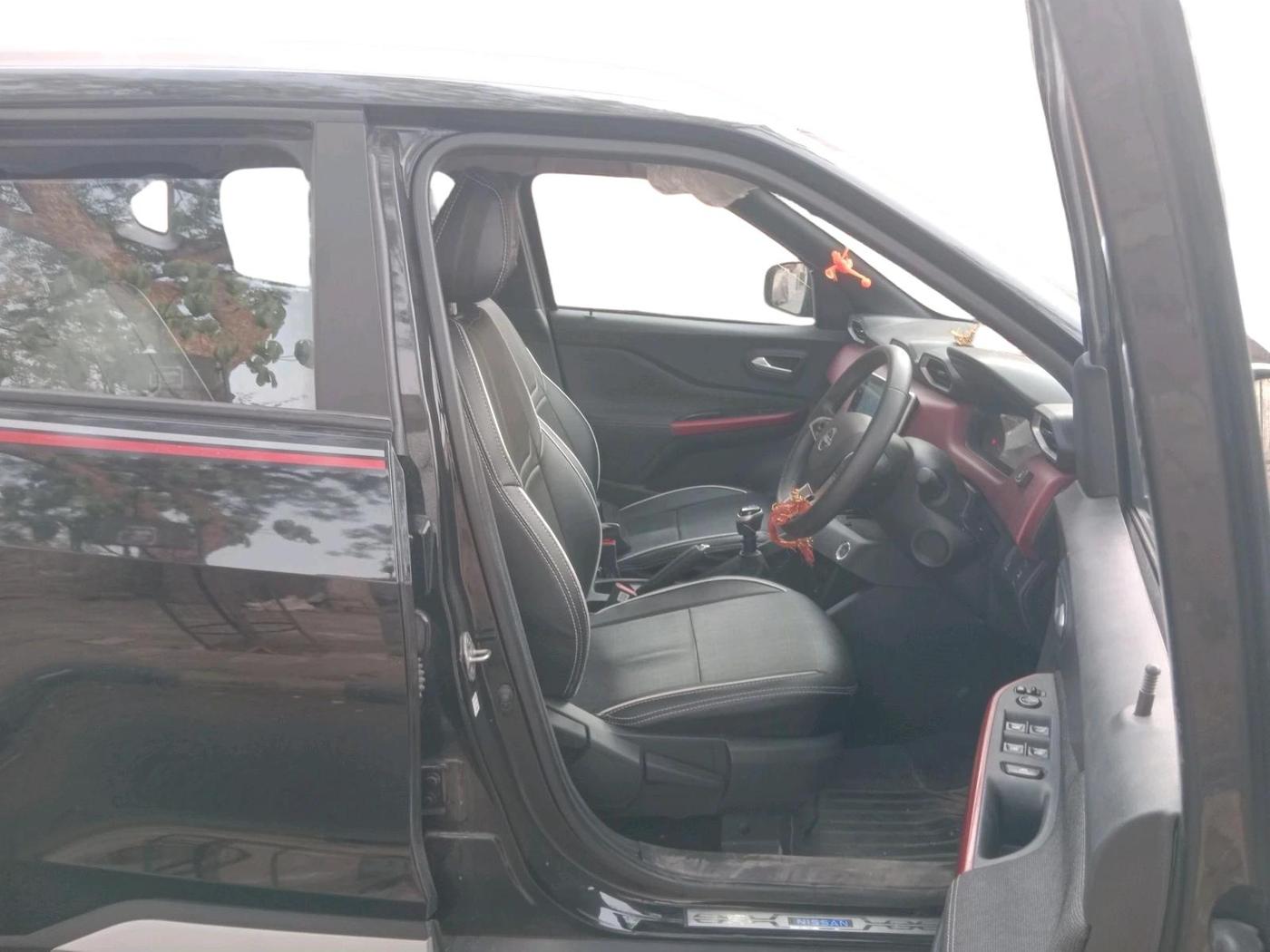 2023 Nissan MAGNITE XV RED EDITION, CNG, Manual, 13,800 km, interior