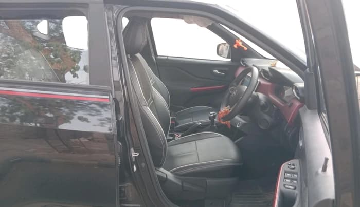 2023 Nissan MAGNITE XV RED EDITION, CNG, Manual, 12,660 km, interior