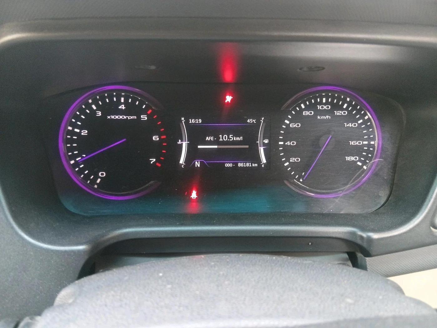 2018 Mahindra MARAZZO M8 7 STR, Diesel, Manual, 86,181 km, interior