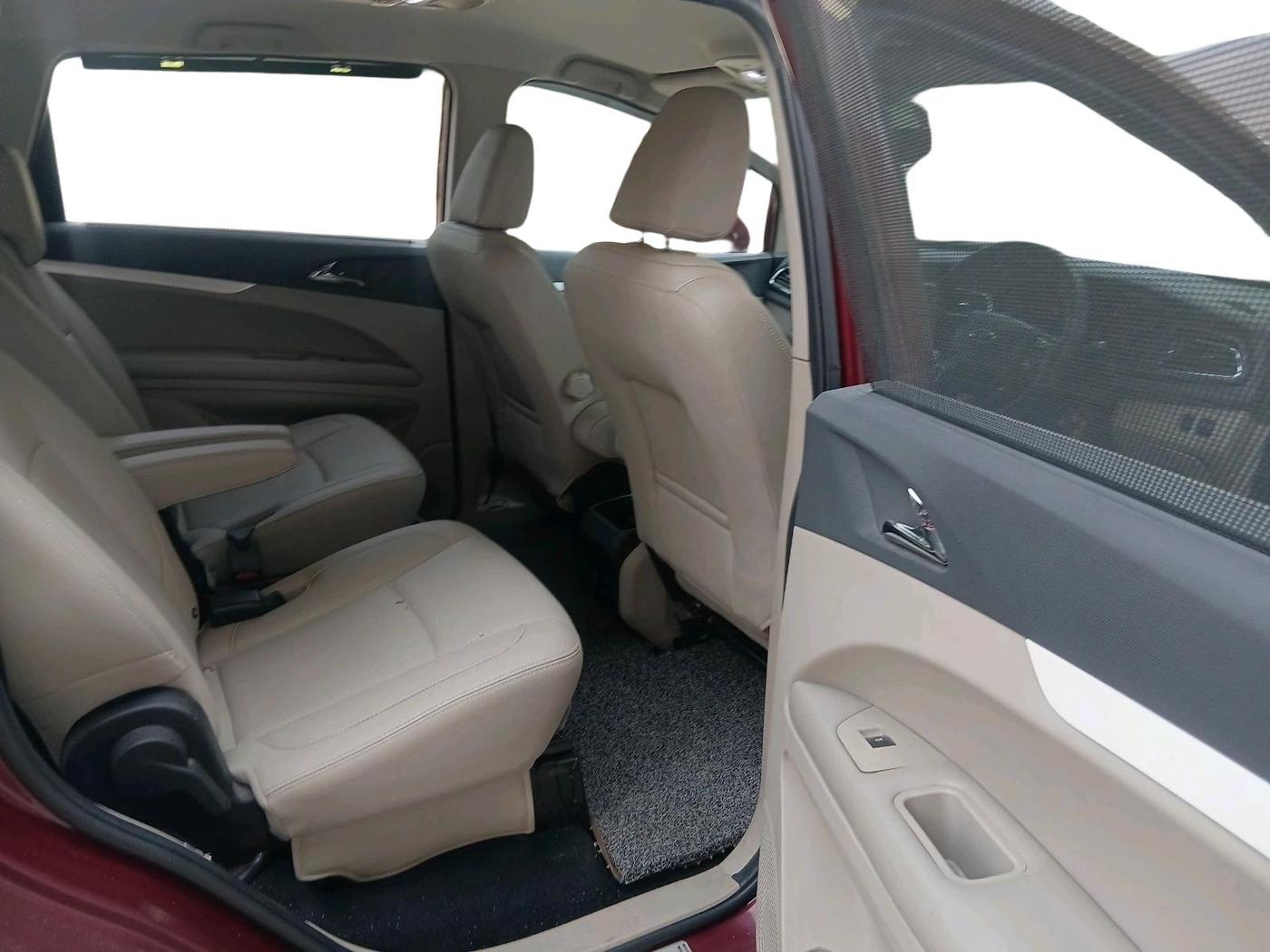 2018 Mahindra MARAZZO M8 7 STR, Diesel, Manual, 86,181 km, interior