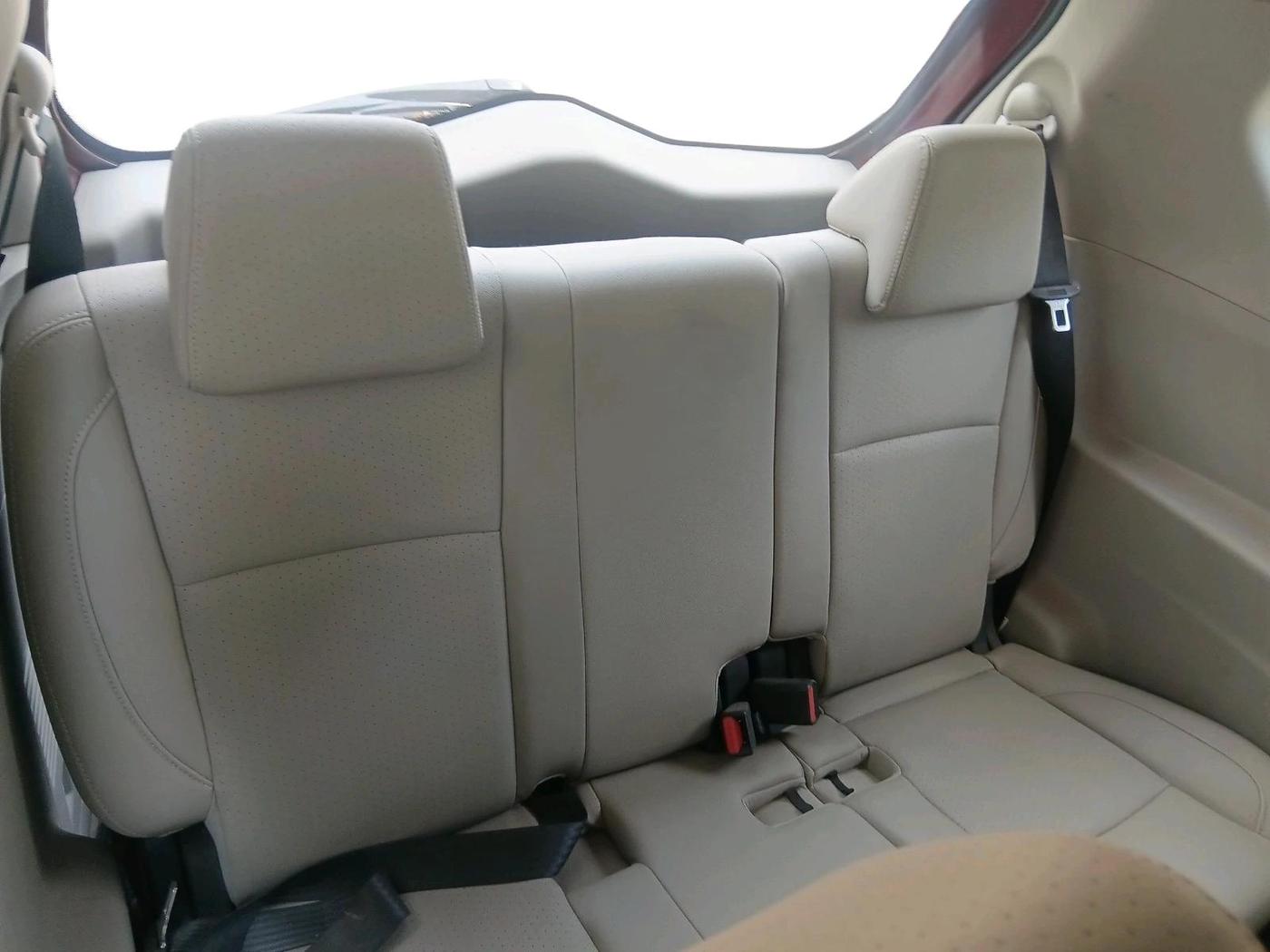 2018 Mahindra MARAZZO M8 7 STR, Diesel, Manual, 86,181 km, interior