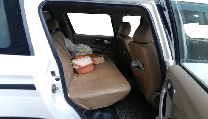 2023 Mahindra BOLERO NEO N10 R, Diesel, Manual, 1,00,403 km, interior