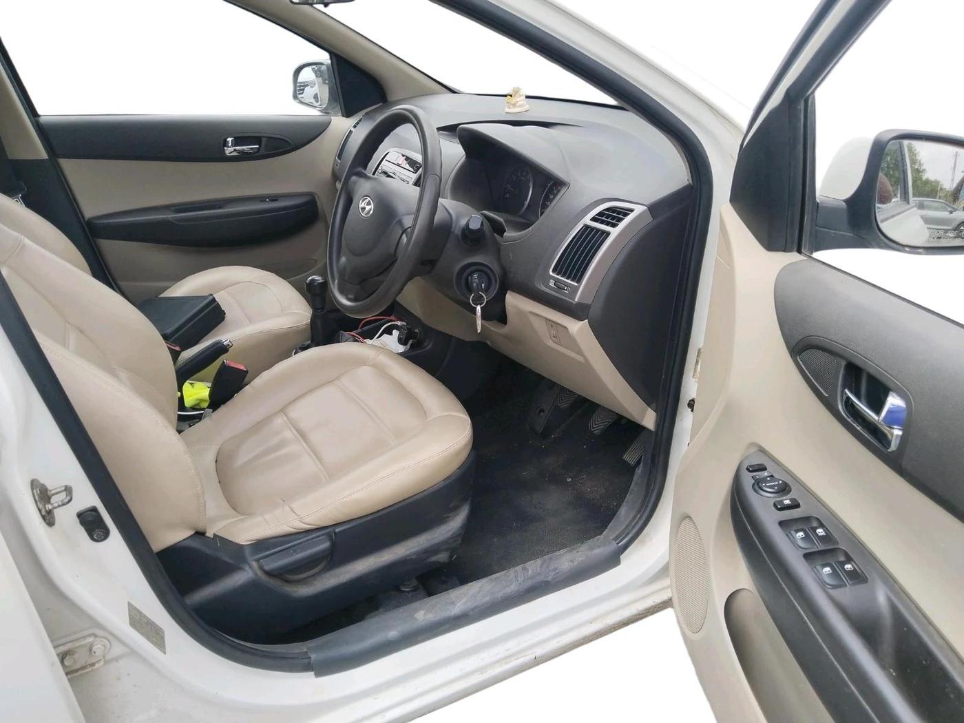 2012 Hyundai i20 MAGNA 1.2, Petrol, Manual, 58,369 km, interior
