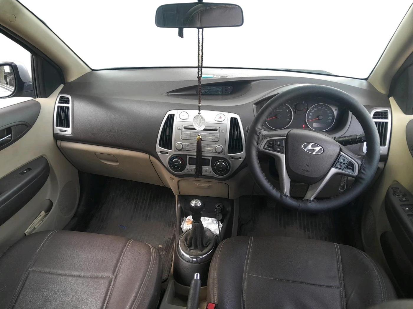 2012 Hyundai i20 SPORTZ 1.2, CNG, Manual, 60,460 km, interior