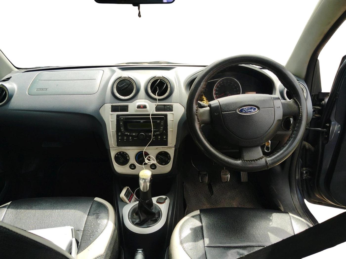 2013 Ford Figo TITANIUM 1.4 DIESEL, Diesel, Manual, 1,08,128 km, interior