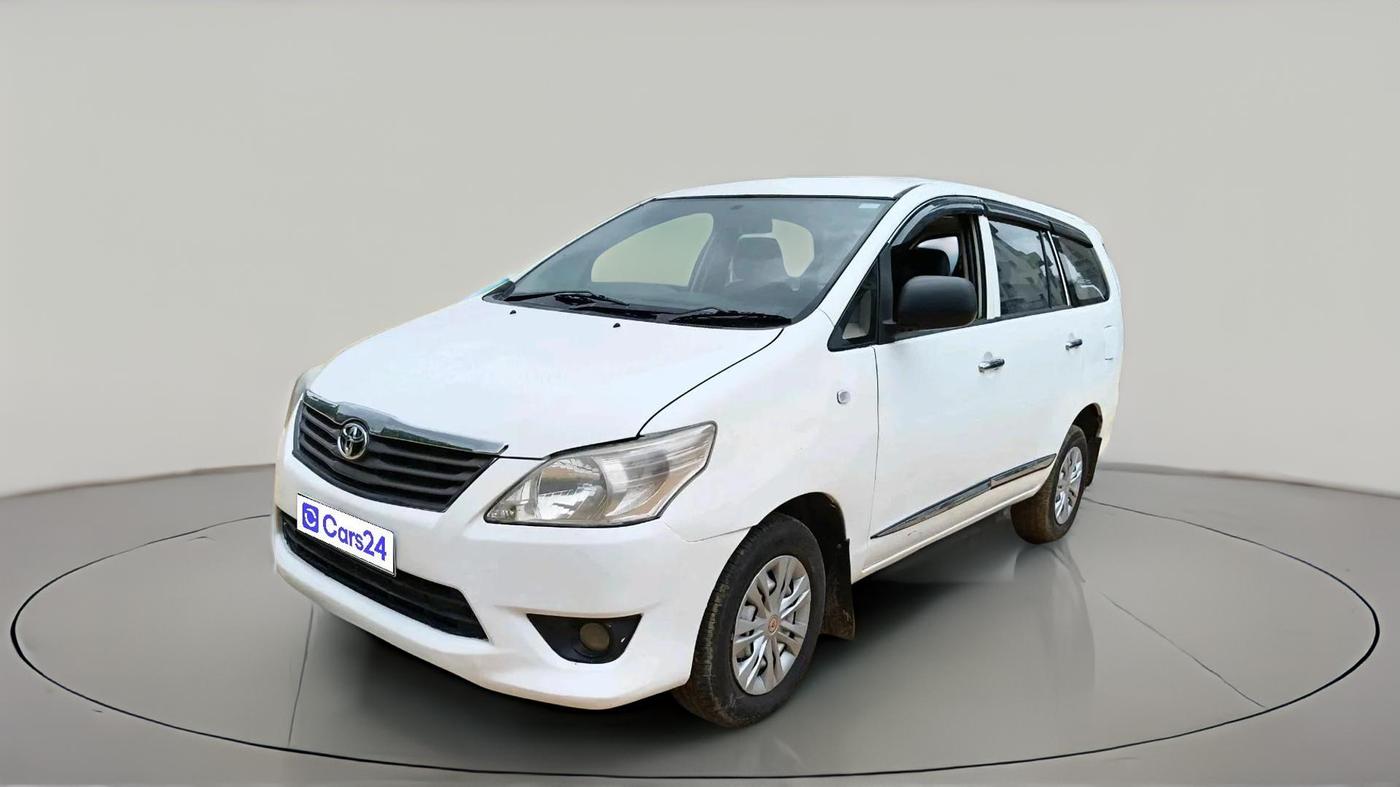 2016 Toyota Innova 2.5 G 8 STR, Diesel, Manual, 1,22,541 km, exterior