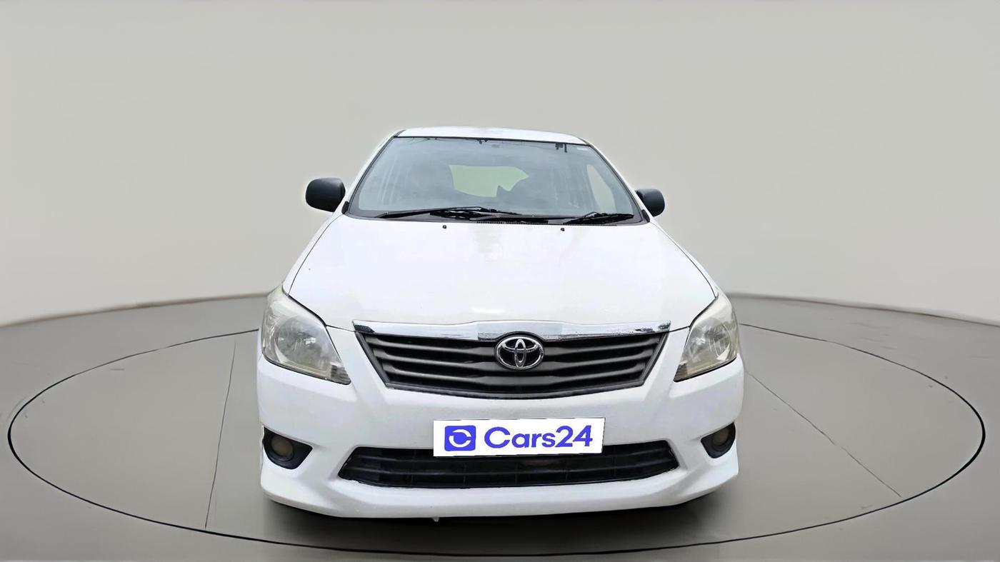 2016 Toyota Innova 2.5 G 8 STR, Diesel, Manual, 1,22,541 km, exterior