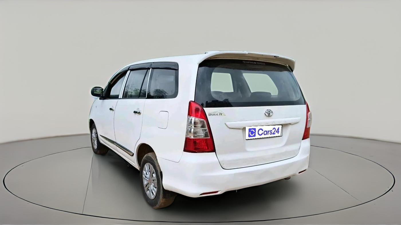2016 Toyota Innova 2.5 G 8 STR, Diesel, Manual, 1,22,541 km, exterior