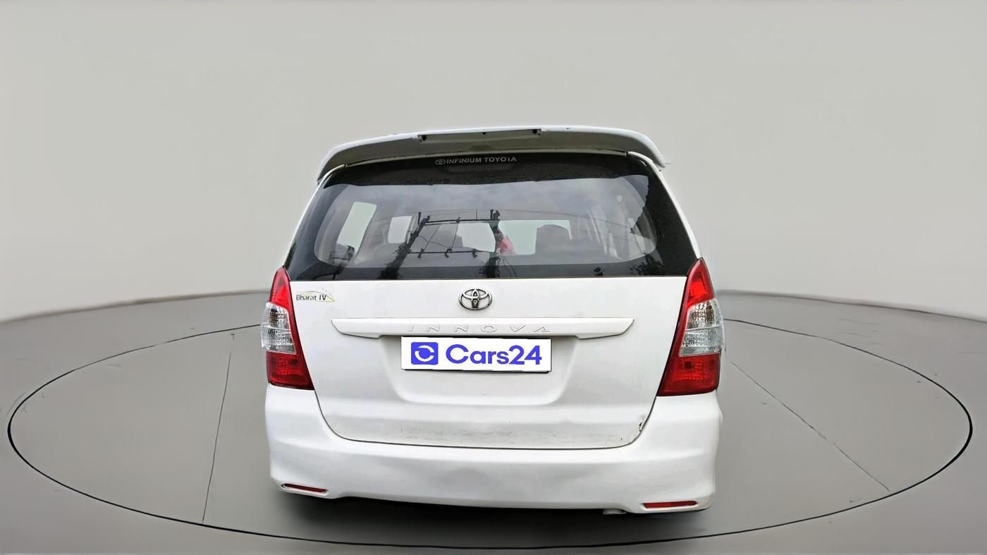 2016 Toyota Innova 2.5 G 8 STR, Diesel, Manual, 1,22,541 km, exterior