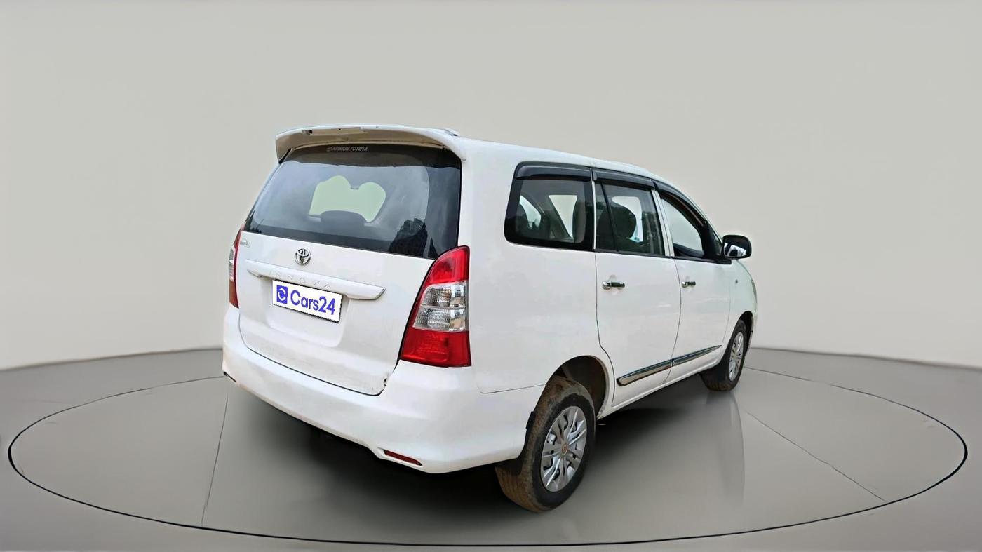 2016 Toyota Innova 2.5 G 8 STR, Diesel, Manual, 1,22,541 km, exterior