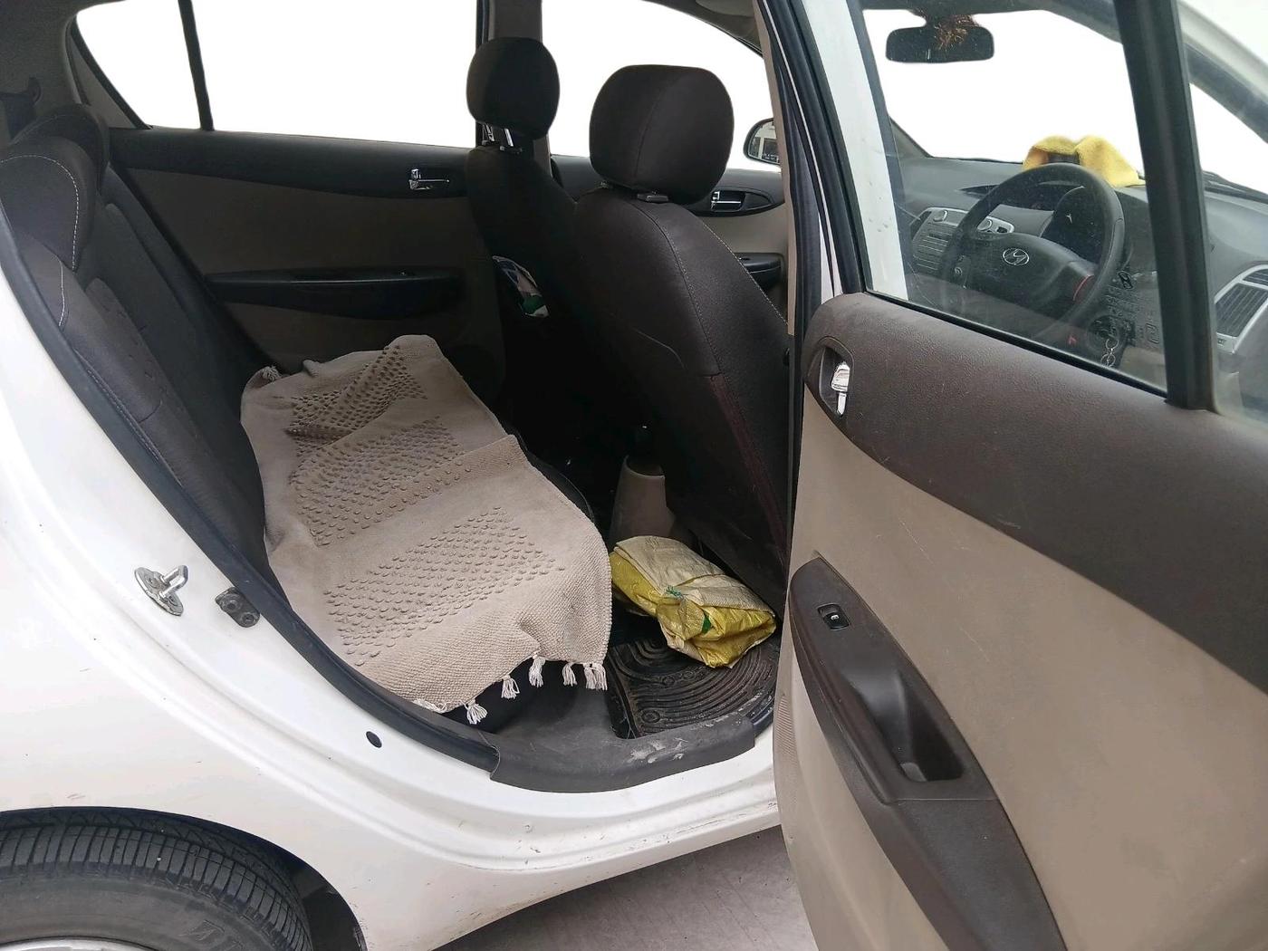 2012 Hyundai i20 MAGNA 1.4 CRDI, Diesel, Manual, 1,74,956 km, interior