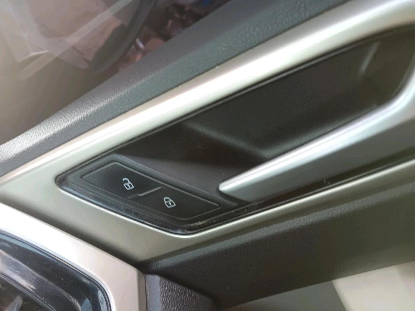 2023 Volkswagen VIRTUS HIGHLINE TSI 1.0 AT, Petrol, Automatic, 47,938 km, interior