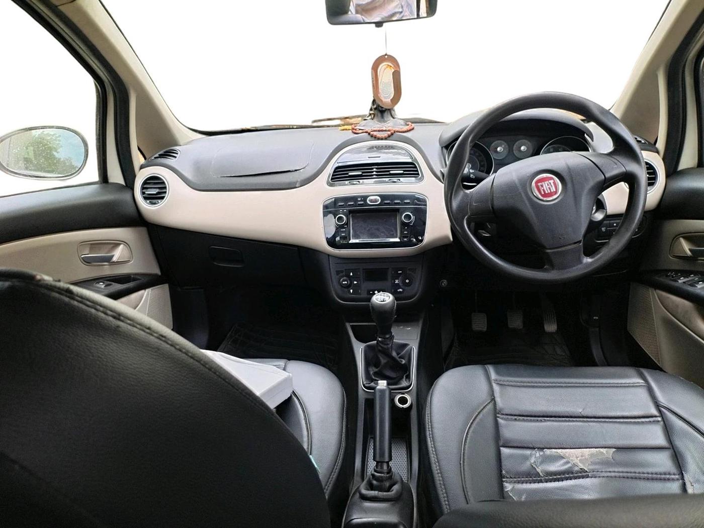 2016 Fiat Punto EVO EMOTION 1.3 MULTIJET, Diesel, Manual, 2,14,575 km, interior