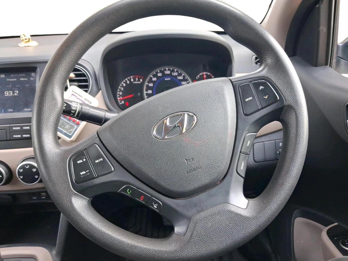 2018 Hyundai Grand i10 SPORTZ AT 1.2 KAPPA VTVT, Petrol, Automatic, 55,656 km, interior