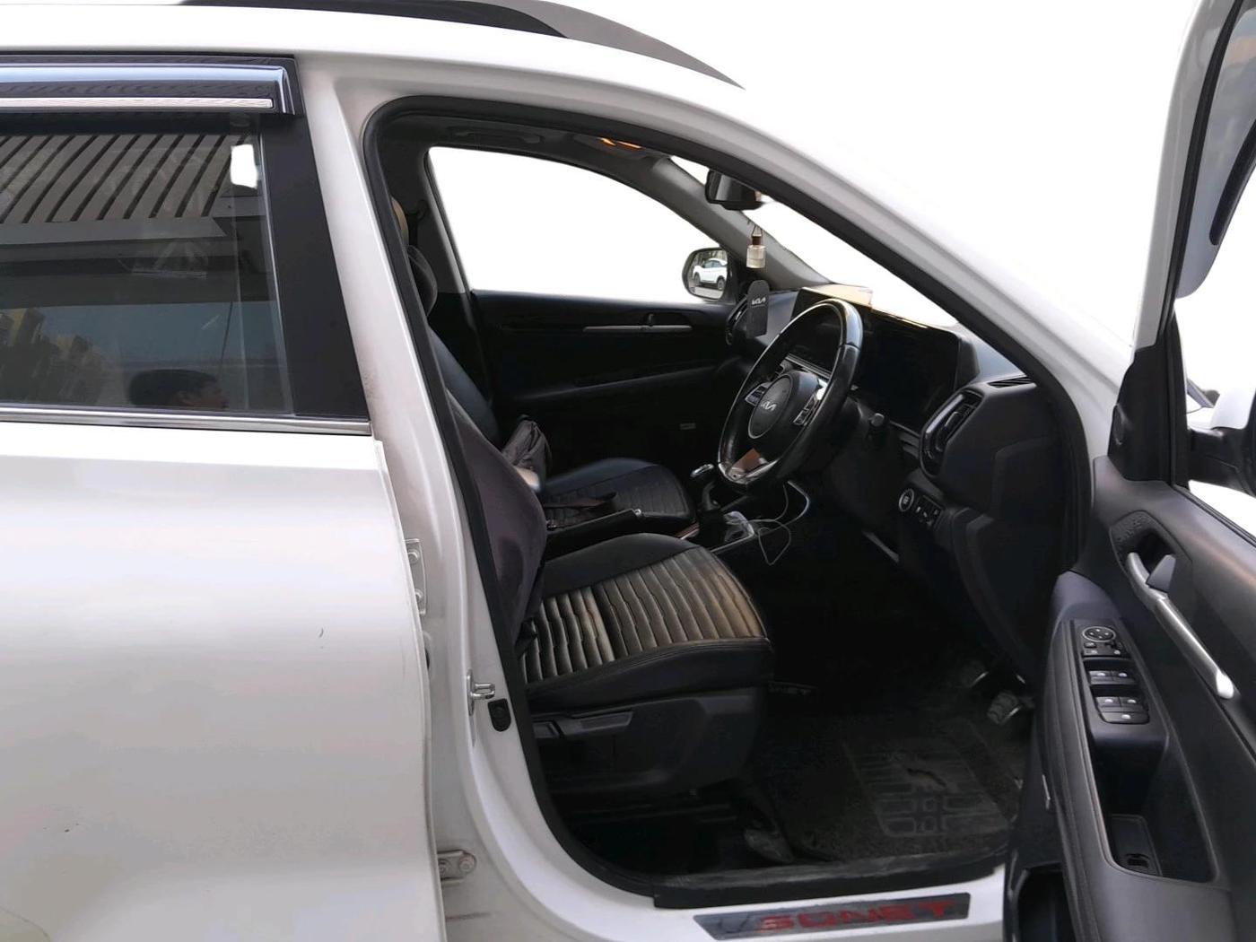 2022 KIA SONET GTX PLUS 1.5, Diesel, Manual, 1,43,222 km, interior