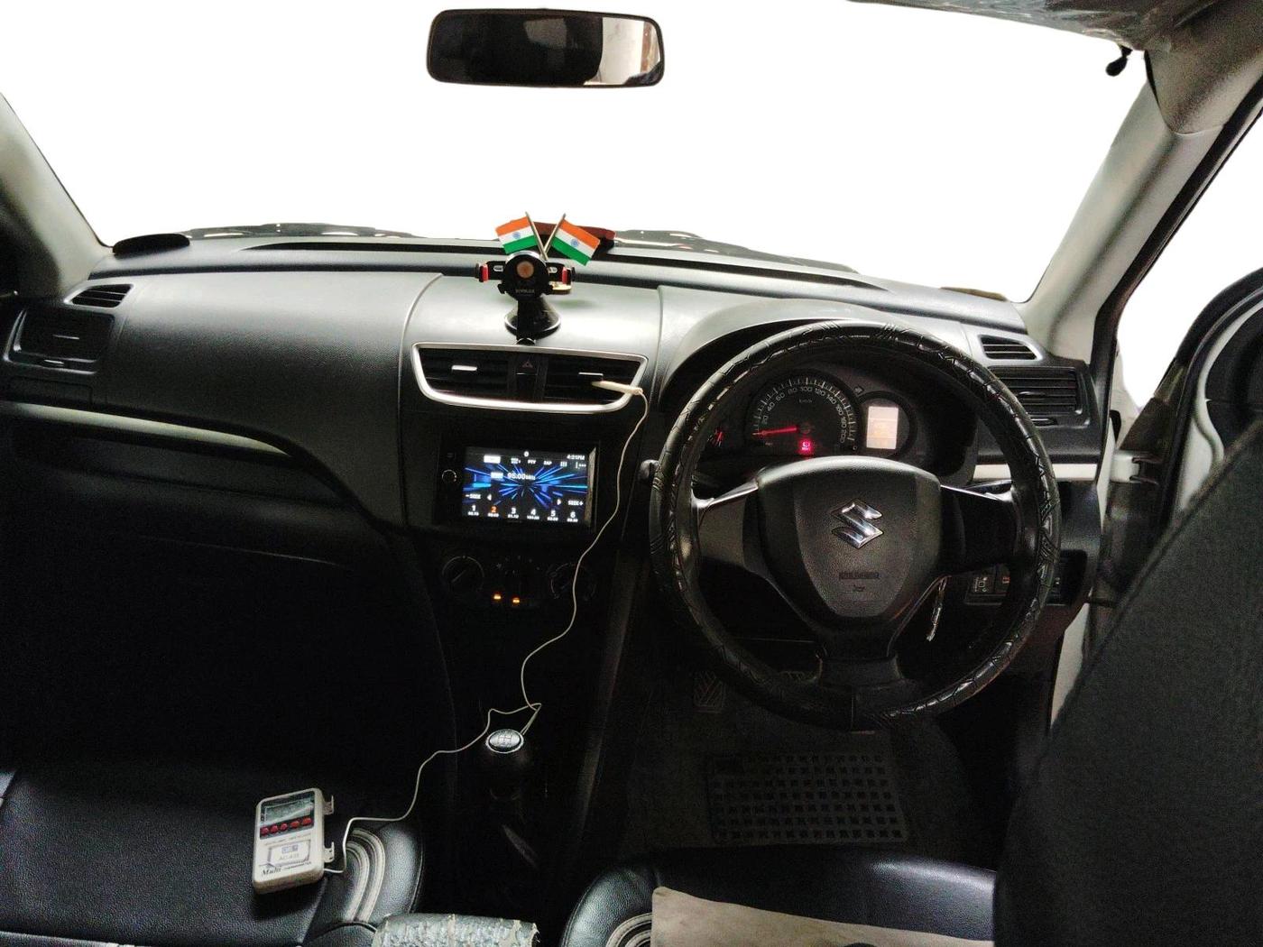 2017 Maruti Swift LXI (O), CNG, Manual, 96,899 km, interior