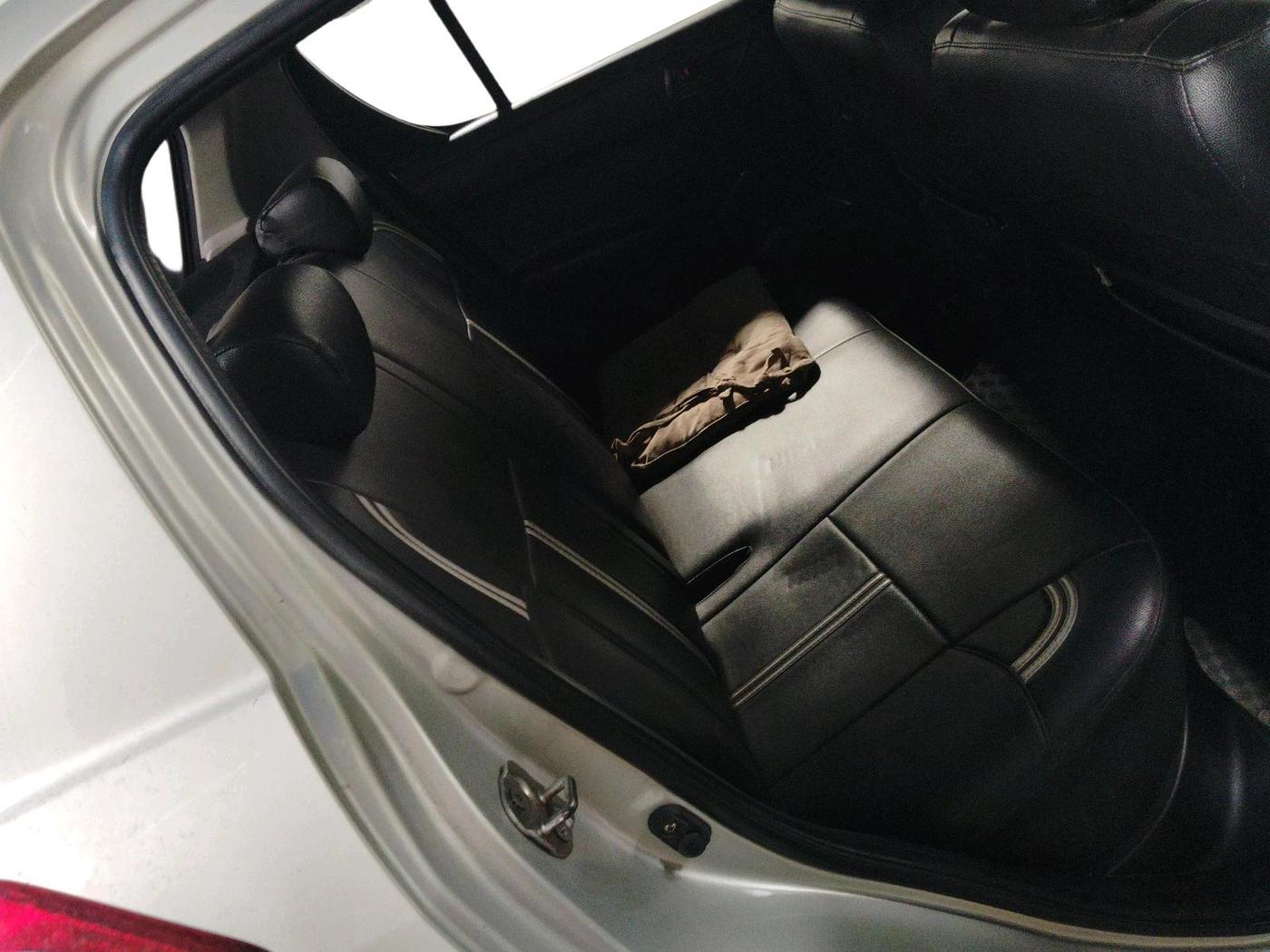 2017 Maruti Swift LXI (O), CNG, Manual, 96,899 km, interior