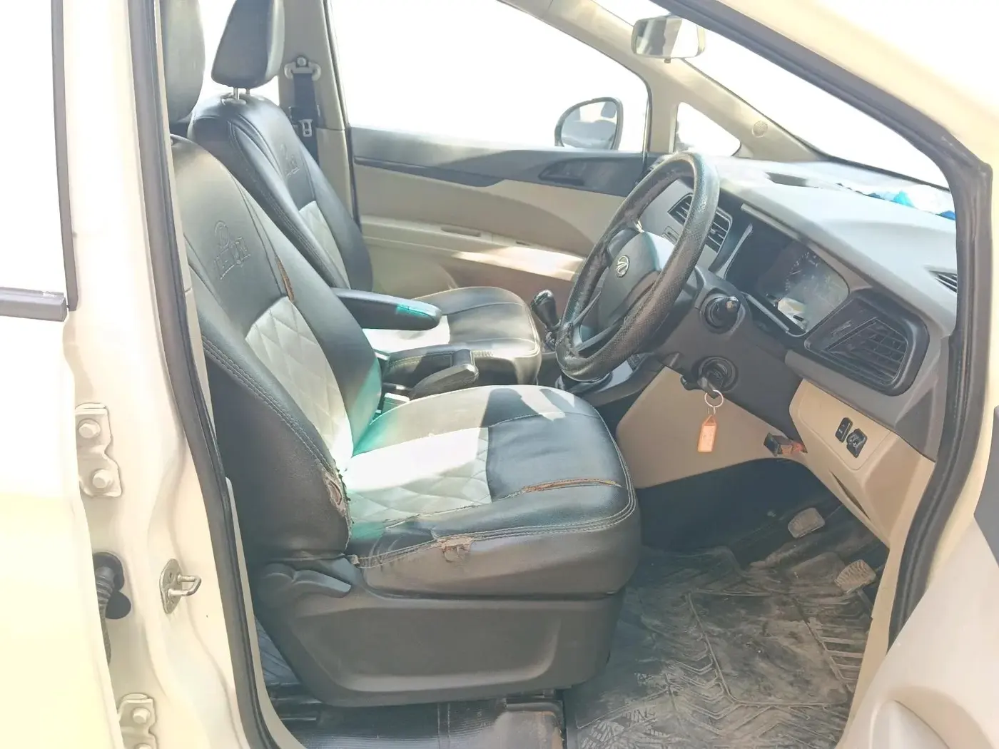 2019 Mahindra MARAZZO M2 8 STR, Diesel, Manual, 9,000 km, interior