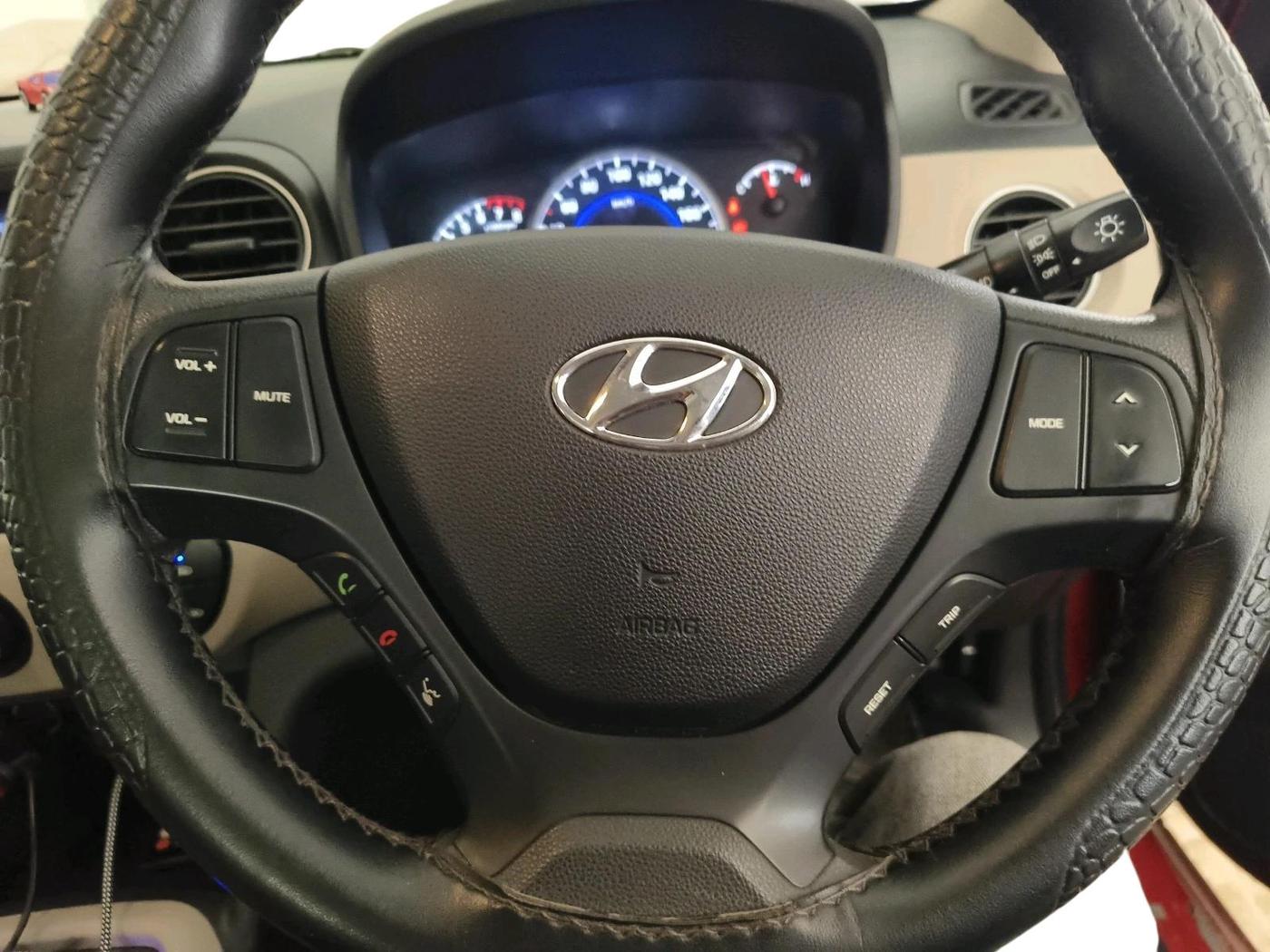 2017 Hyundai Grand i10 SPORTZ (O) AT 1.2 KAPPA VTVT, Petrol, Automatic, 55,090 km, interior