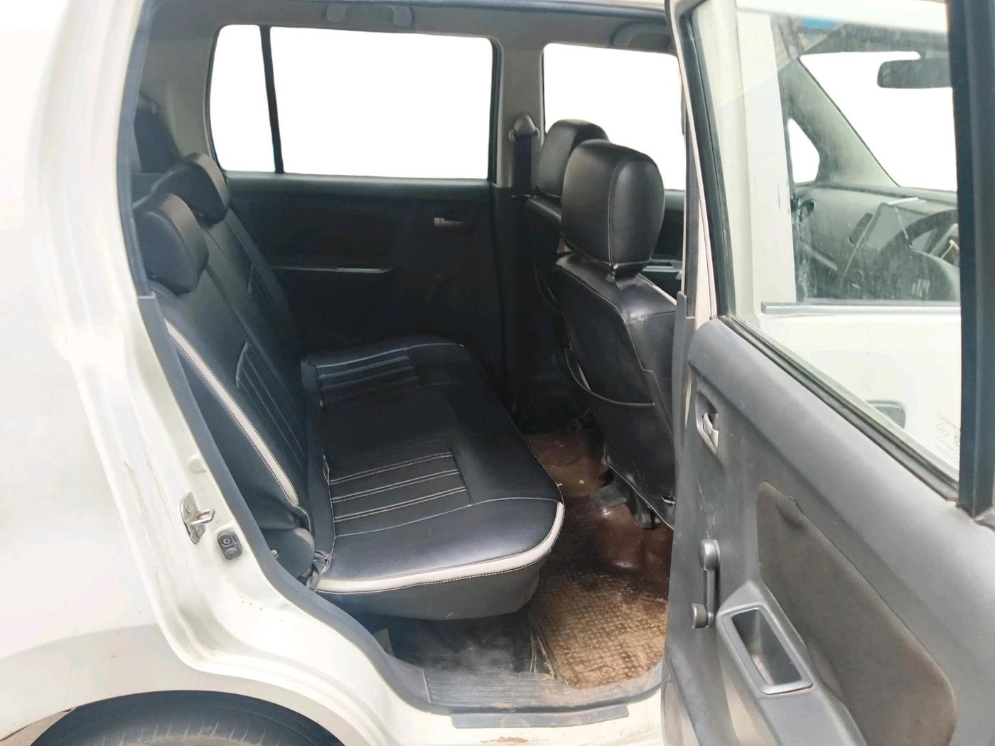 2011 Maruti Wagon R 1.0 LXI CNG, CNG, Manual, 2,25,165 km, interior