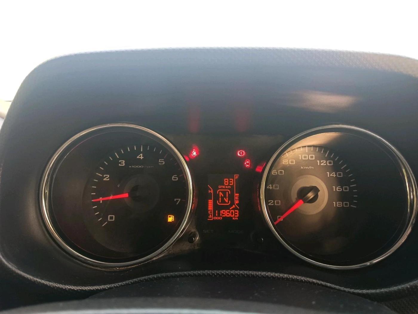 2016 Mahindra TUV300 T8, Diesel, Manual, 1,19,603 km, interior