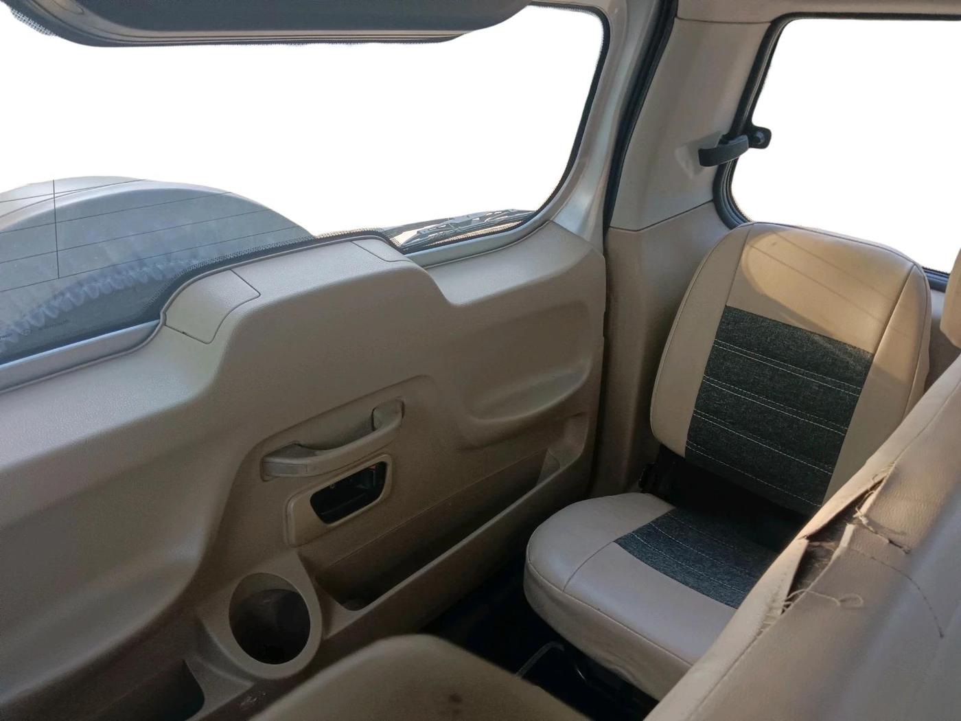 2016 Mahindra TUV300 T8, Diesel, Manual, 1,19,603 km, interior