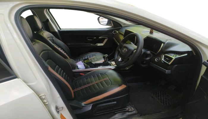 2019 Tata Harrier XT 2.0L KRYOTEC, Diesel, Manual, 1,72,775 km, interior