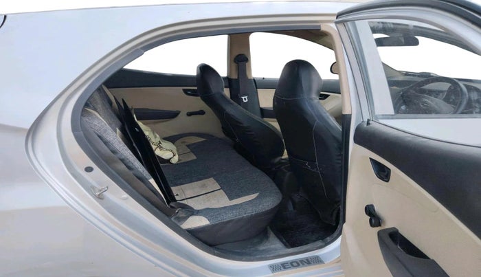 2014 Hyundai Eon ERA +, CNG, Manual, 1,06,214 km, interior