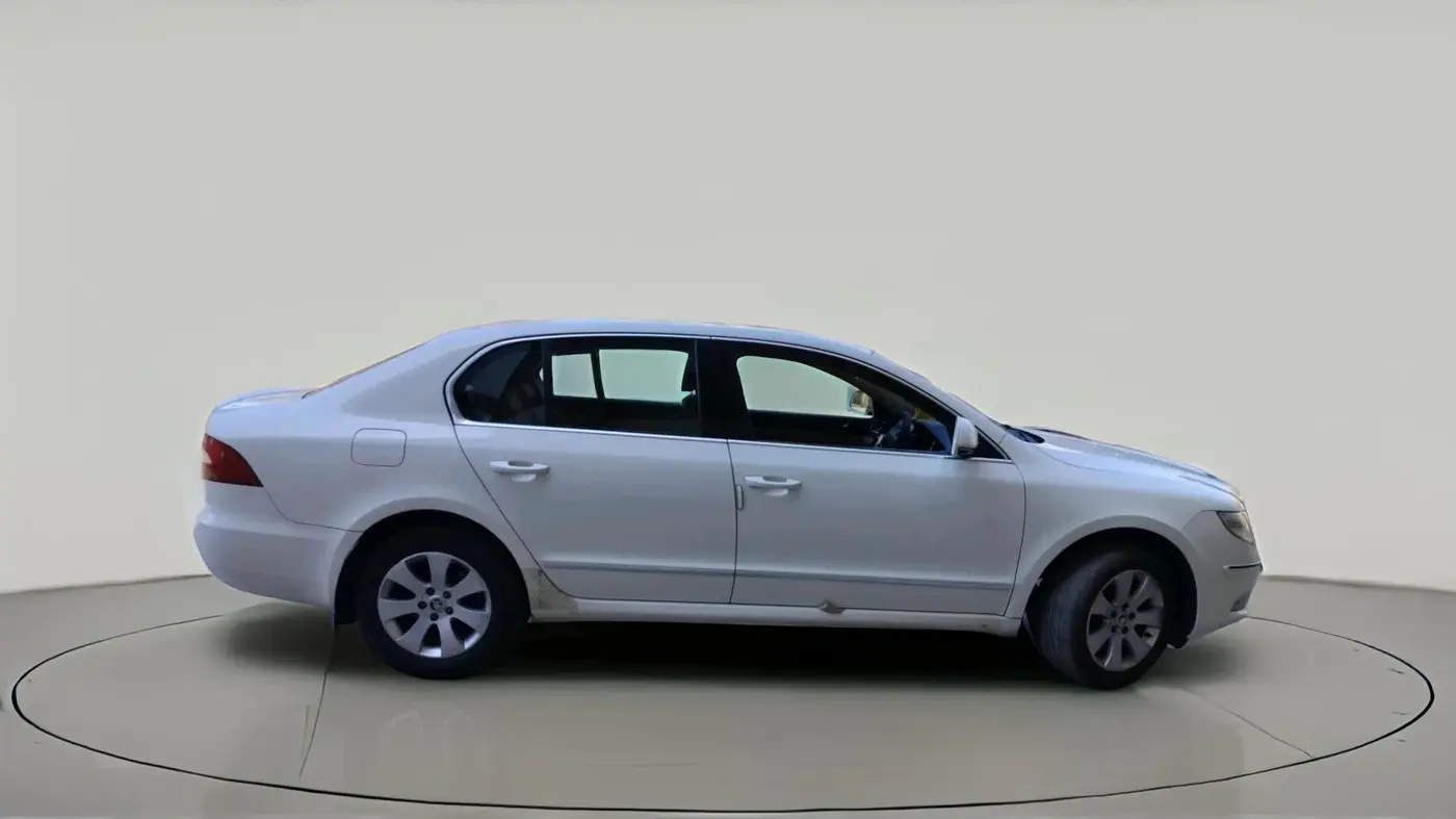 2011 Skoda Superb ELEGANCE 1.8 TSI MT, Petrol, Manual, 1,04,834 km, exterior
