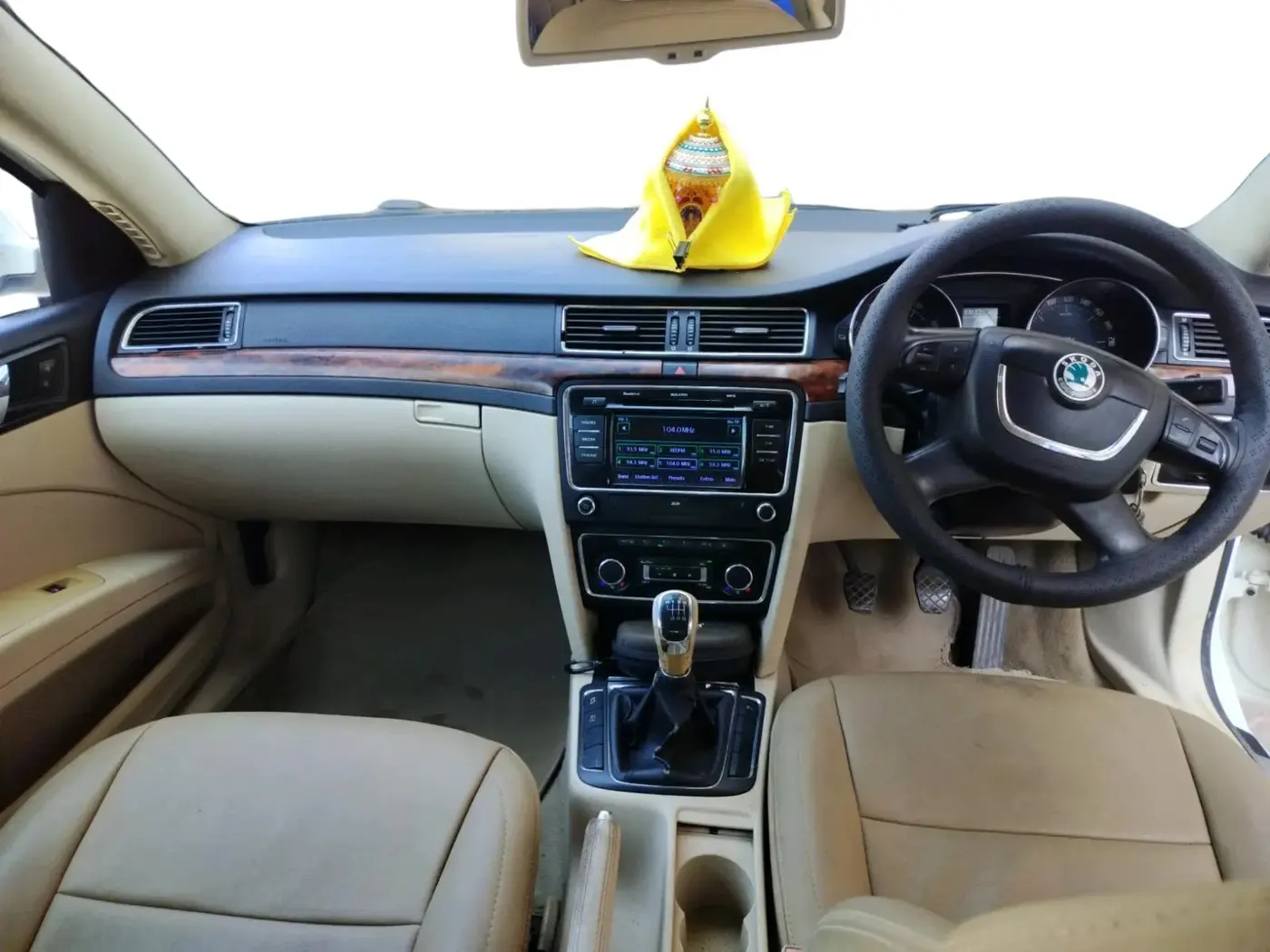 2011 Skoda Superb ELEGANCE 1.8 TSI MT, Petrol, Manual, 1,04,834 km, interior