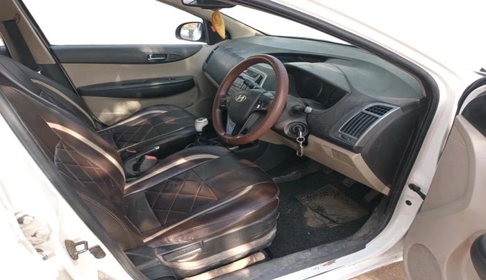 2013 Hyundai i20 SPORTZ 1.4 CRDI, Diesel, Manual, 1,09,484 km, interior