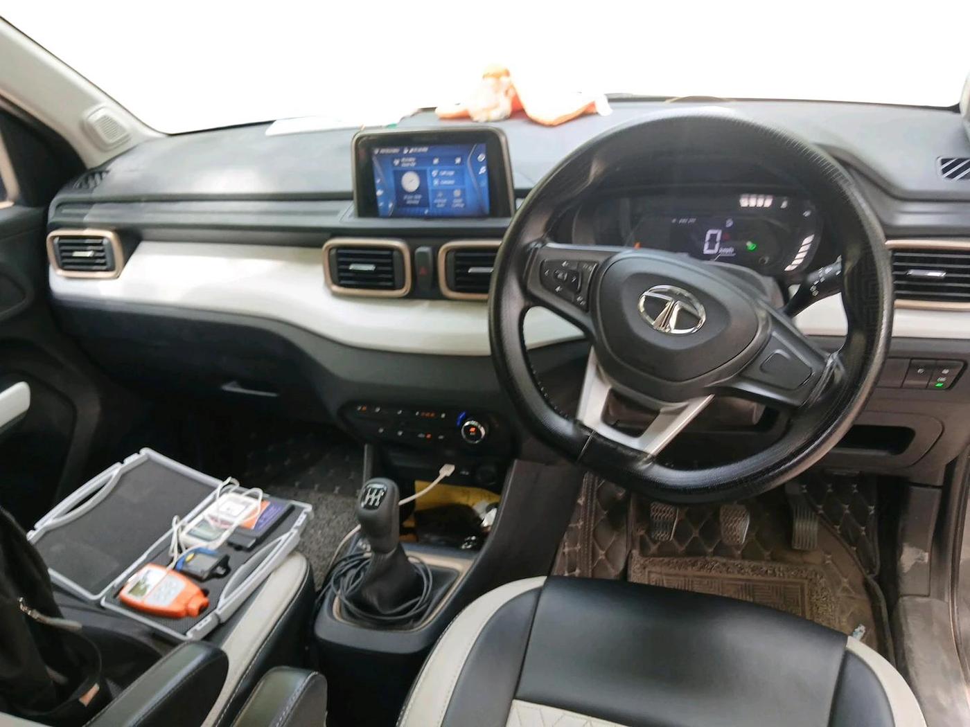 2023 Tata PUNCH ACCOMPLISHED DAZZLE SUNROOF CNG MT, CNG, Manual, 32,153 km, interior