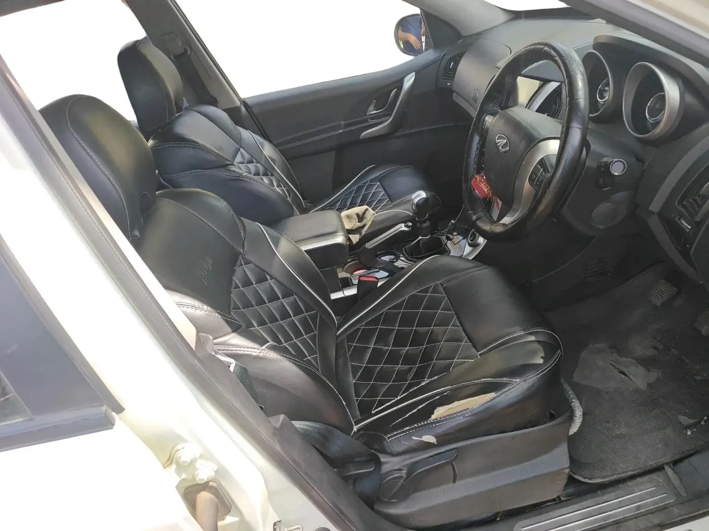 2021 Mahindra XUV500 W7, Diesel, Manual, 1,05,379 km, interior