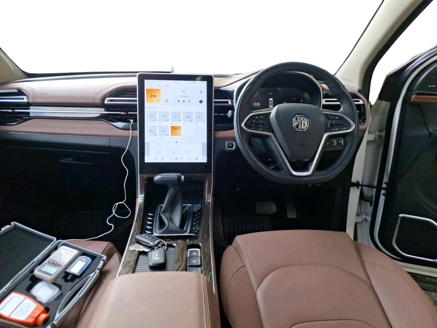 2023 MG HECTOR PLUS SHARP PRO 1.5 PETROL TURBO CVT 7 STR, Petrol, Automatic, 13,485 km, interior