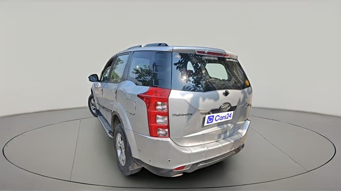 2015 Mahindra XUV500 W8, Diesel, Manual, 2,00,774 km, exterior