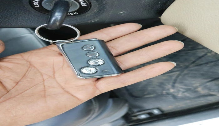 2017 Hyundai Eon ERA + SE, CNG, Manual, 1,73,993 km, interior