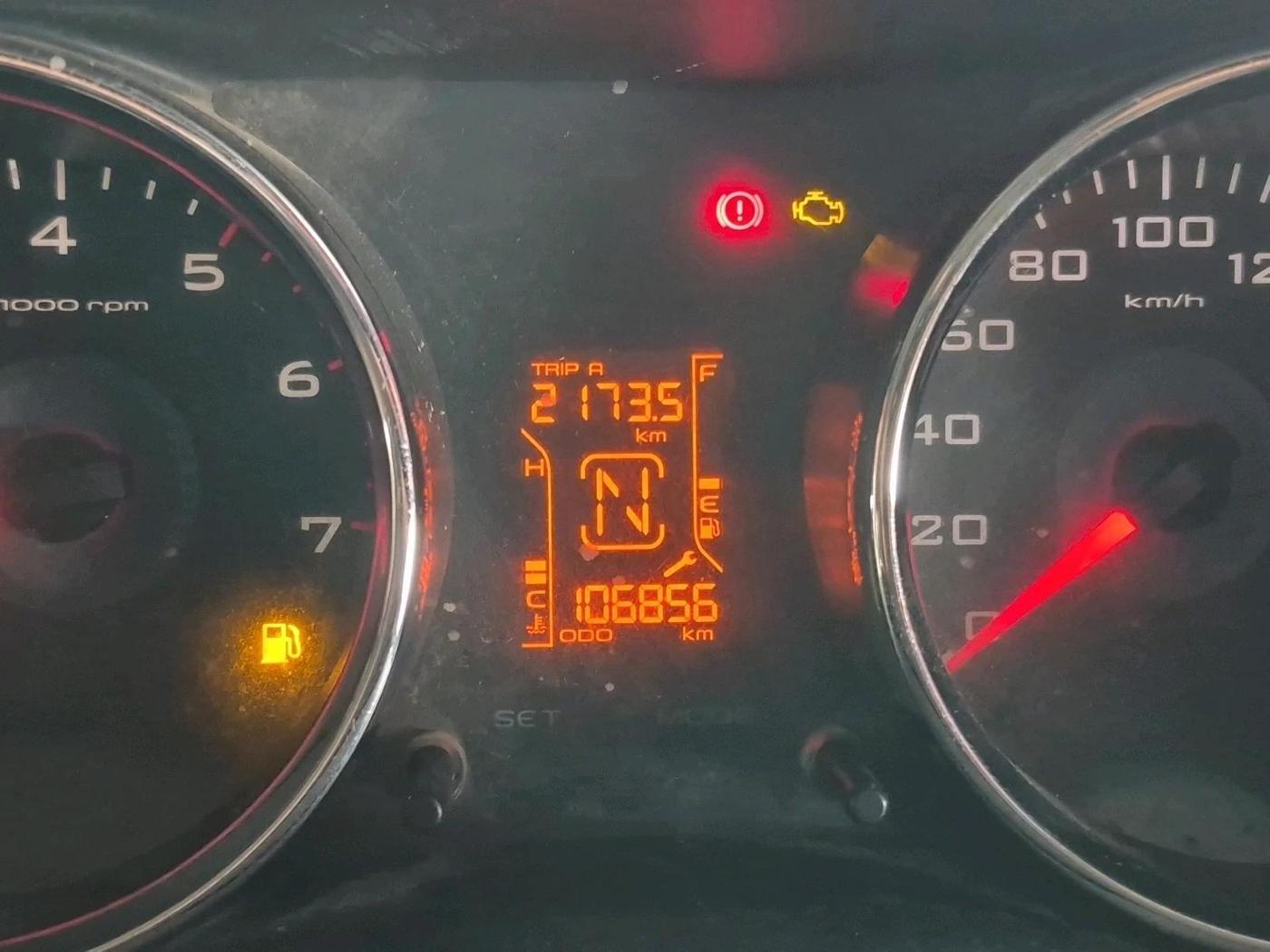 2017 Mahindra TUV300 T10, Diesel, Manual, 1,06,856 km, interior