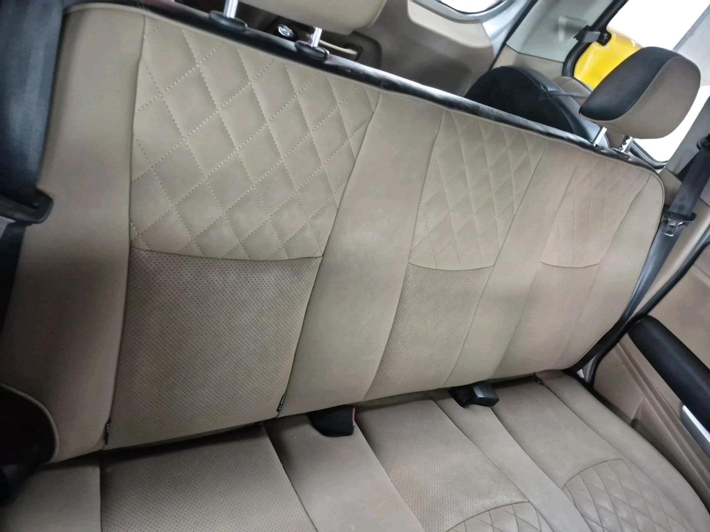 2017 Mahindra TUV300 T10, Diesel, Manual, 1,06,856 km, interior