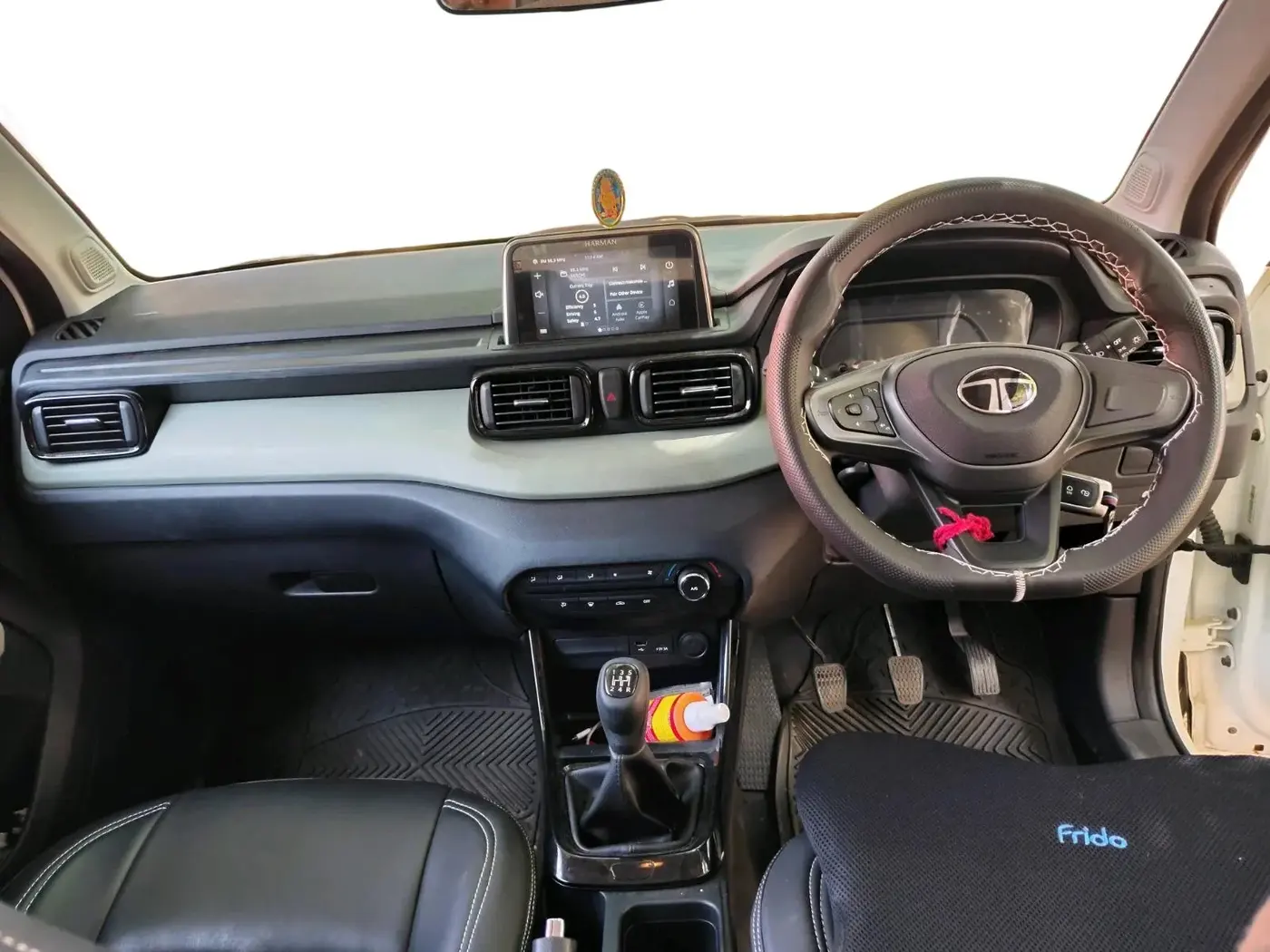 2025 Tata PUNCH Adventure Plus, Petrol, Manual, 9,387 km, interior