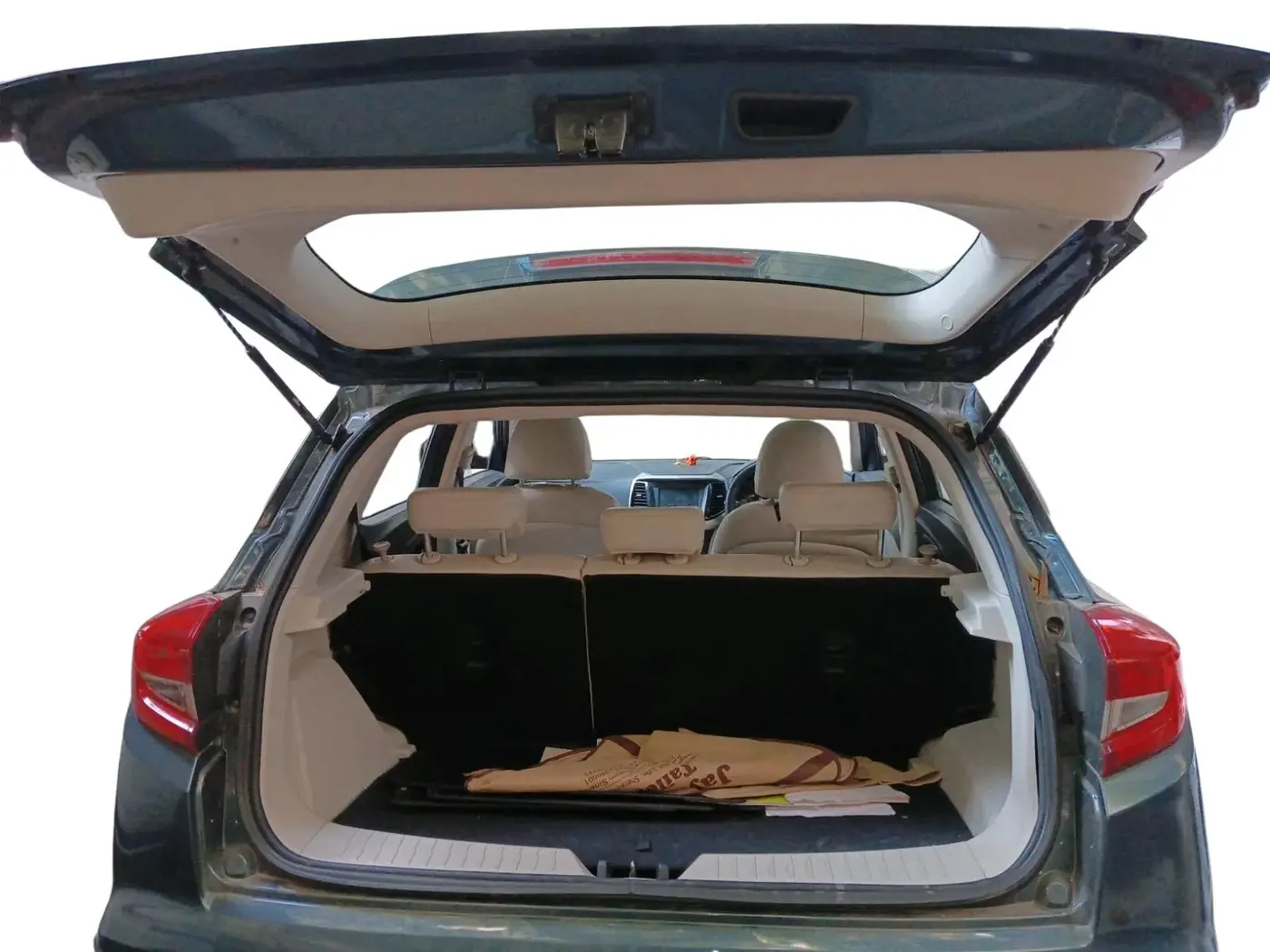 2022 Mahindra XUV300 W8 (O) 1.2 PETROL AMT, Petrol, Automatic, 25,474 km, exterior