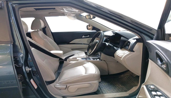 2022 Mahindra XUV300 W8 (O) 1.2 PETROL AMT, Petrol, Automatic, 25,474 km, interior