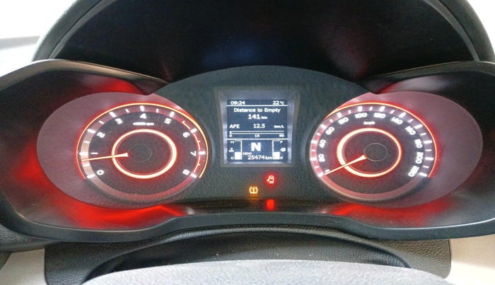 2022 Mahindra XUV300 W8 (O) 1.2 PETROL AMT, Petrol, Automatic, 25,474 km, interior