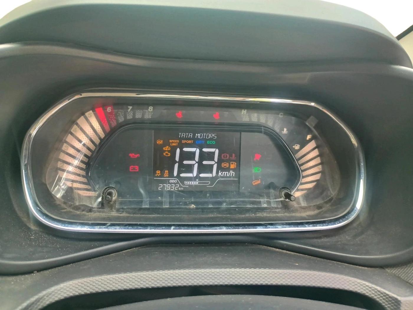 2021 Tata NEXON XZ PETROL, Petrol, Manual, 27,932 km, interior