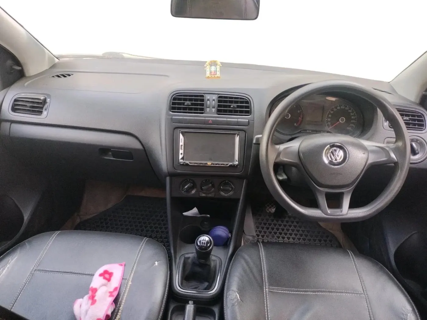 2018 Volkswagen Ameo TRENDLINE 1.0L, Petrol, Manual, 65,971 km, interior