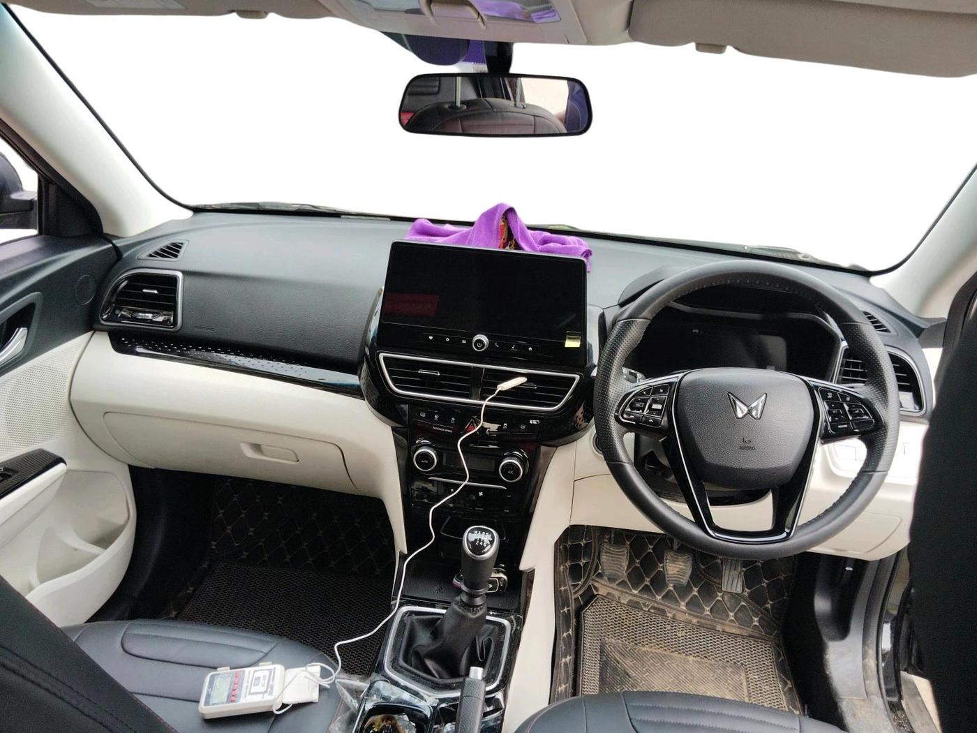 2025 Mahindra XUV 3XO AX5 1.5 Turbo Diesel, Diesel, Manual, 12,275 km, interior