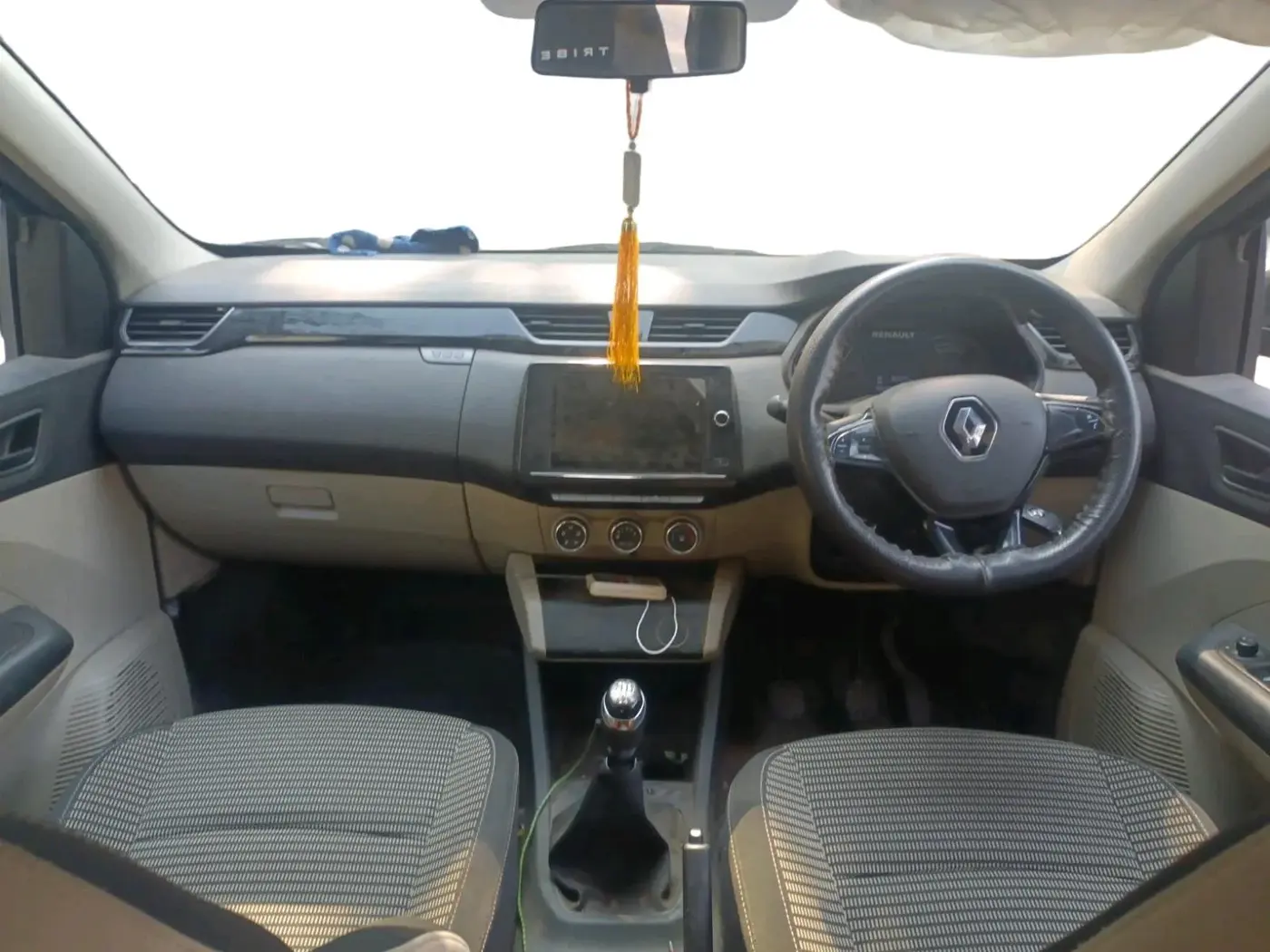 2022 Renault TRIBER RXT, Petrol, Manual, 30,223 km, interior
