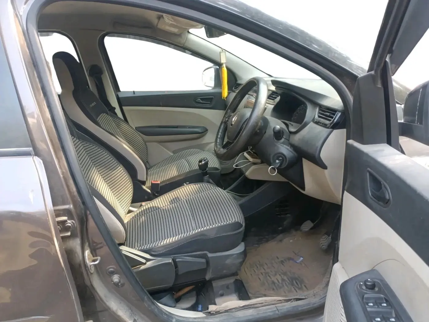 2022 Renault TRIBER RXT, Petrol, Manual, 30,223 km, interior