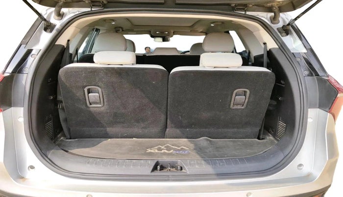 2023 Mahindra XUV700 AX 7 P AT 7 STR, Petrol, Automatic, 25,500 km, exterior