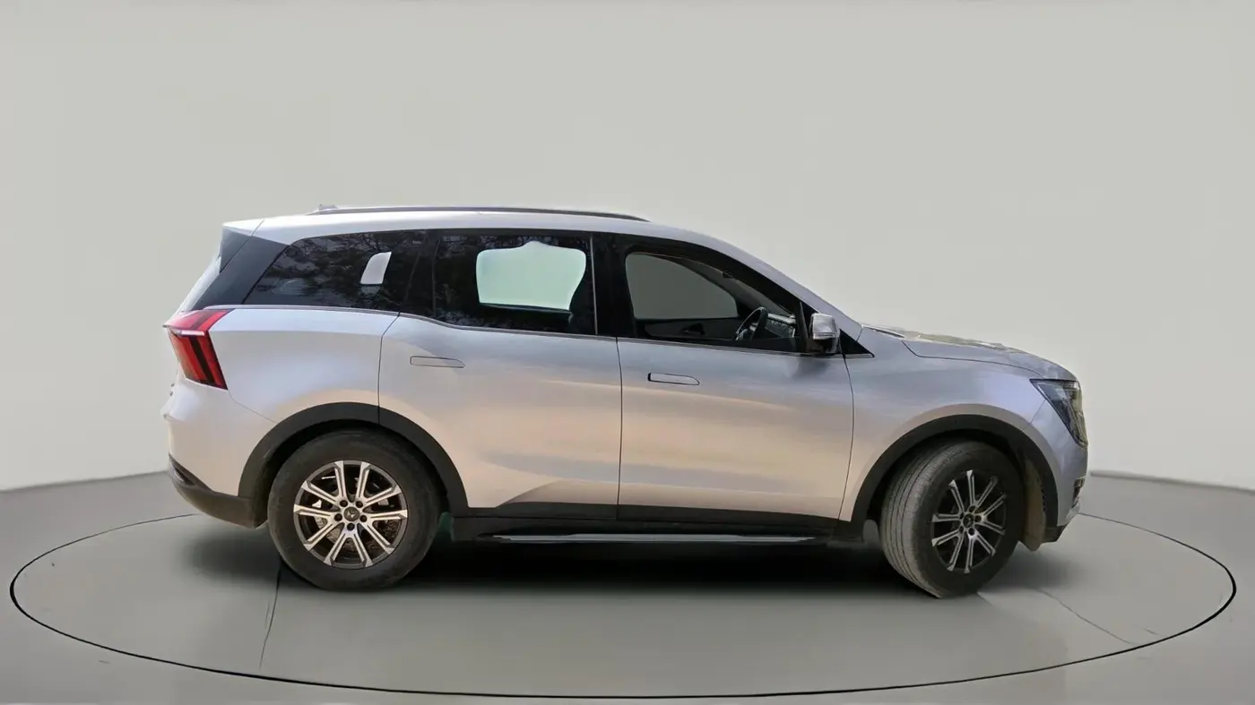 2023 Mahindra XUV700 AX 7 P AT 7 STR, Petrol, Automatic, 25,500 km, exterior