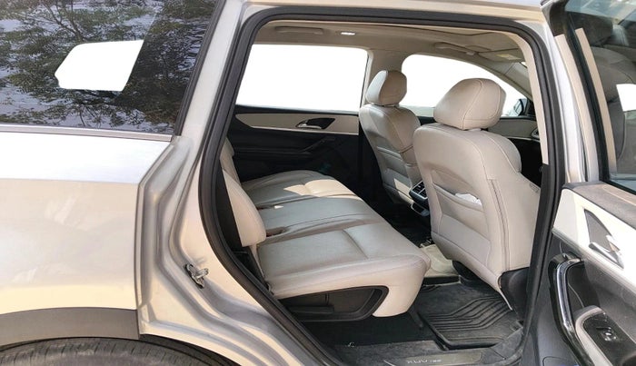 2023 Mahindra XUV700 AX 7 P AT 7 STR, Petrol, Automatic, 25,500 km, interior